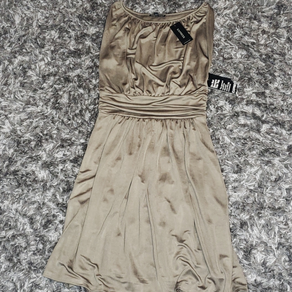 Sleevless dress